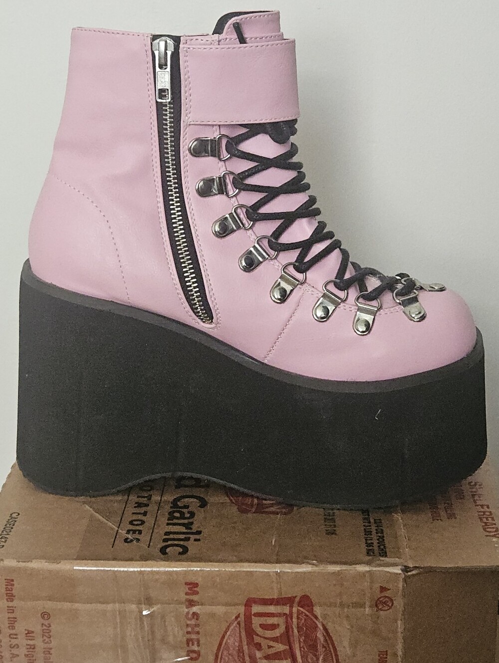 Demonia Kera Women's Gothika Chunky Platform Boots Size 7. Pink - Picture 6 of 9